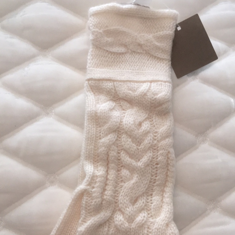 100% cashmere gloves (scarf and beanie listed separately) - Picture 3 of 3